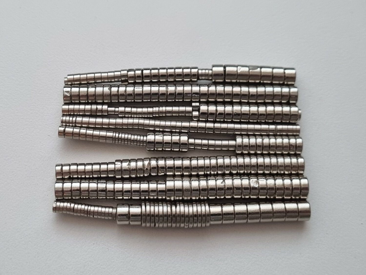 Ca 290 st chippade / trasiga Neodymium magneter i olika storlekar