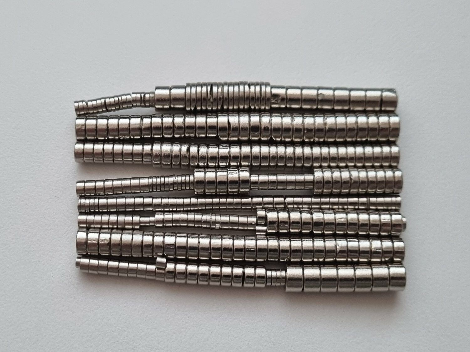 Ca 290 st chippade / trasiga Neodymium magneter i olika storlekar