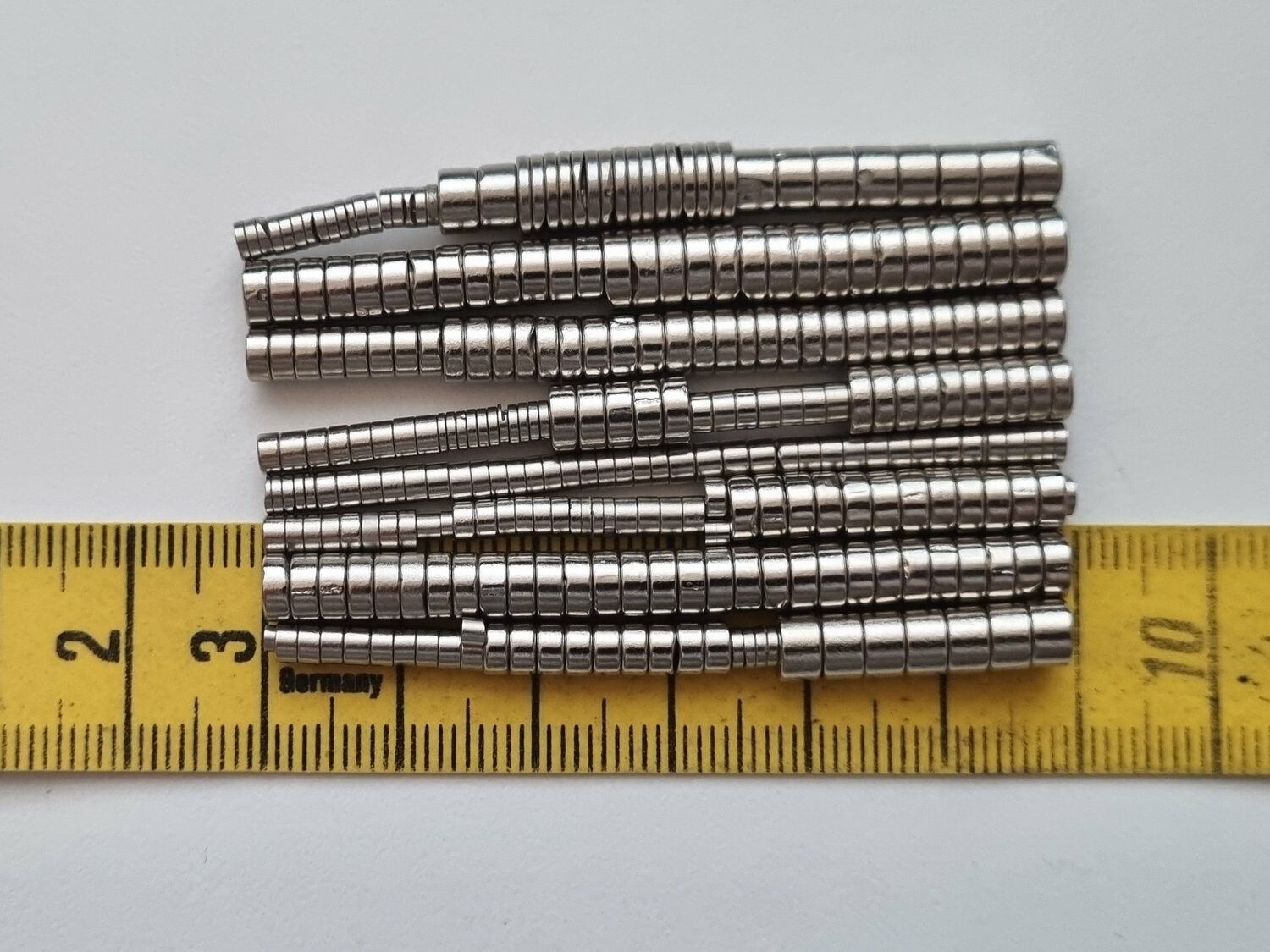 Ca 290 st chippade / trasiga Neodymium magneter i olika storlekar