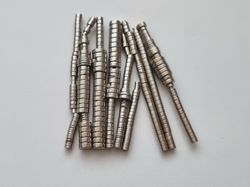 Ca 300 st chippade / trasiga Neodymium magneter i olika storlekar