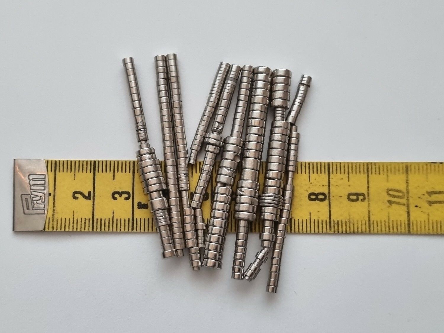 Ca 300 st chippade / trasiga Neodymium magneter i olika storlekar