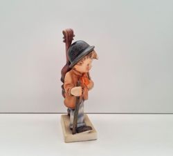 Goebel Hummel figurin - Lilla cellisten