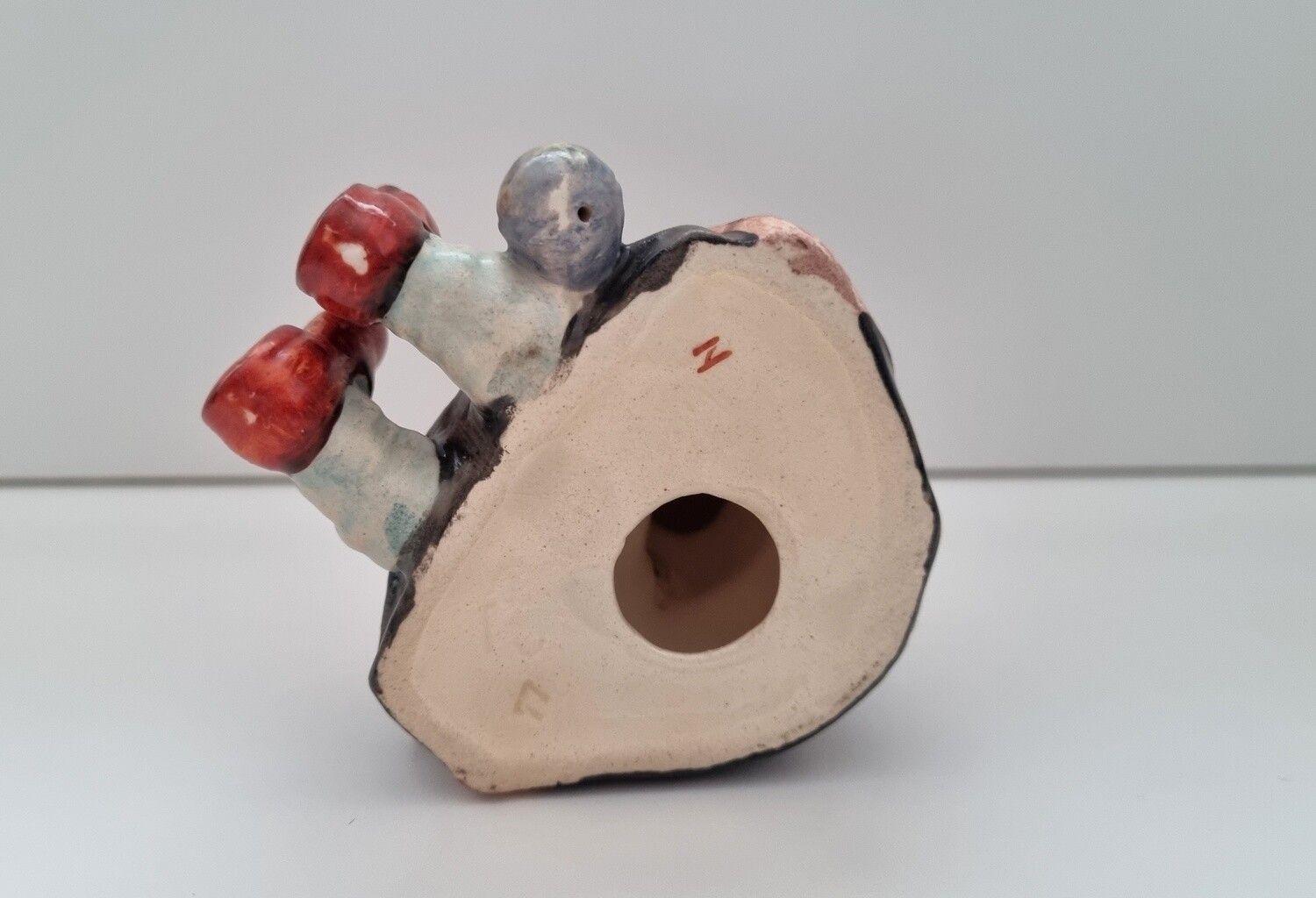 Goebel Hummel figurin - Flicka som fördriver tiden