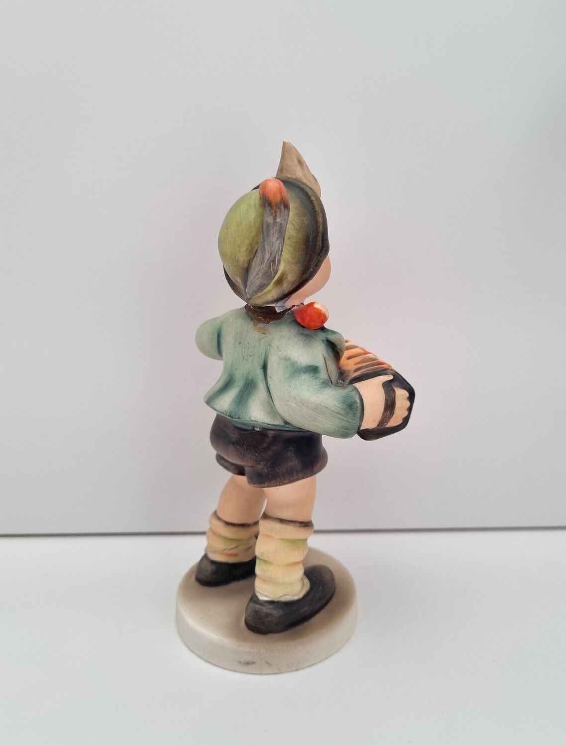 Goebel Hummel figurin - Pojke med dragspel