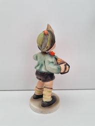 Goebel Hummel figurin - Pojke med dragspel