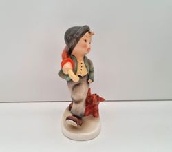 Goebel Hummel figurin - Pojke med paraply och hund