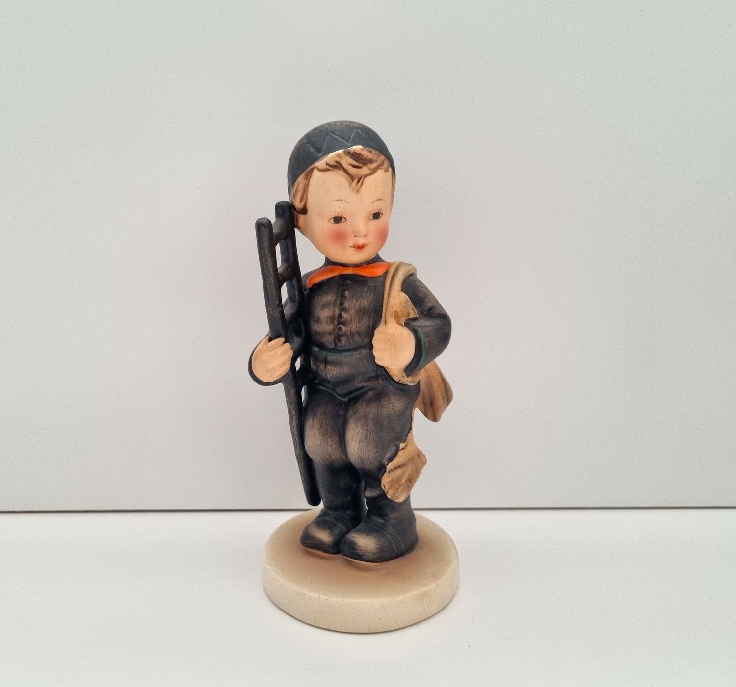 Goebel Hummel figurin - Sotarpojken