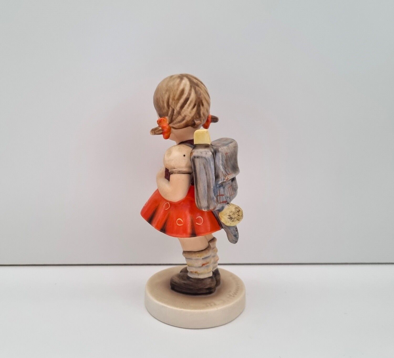 Goebel Hummel figurin - Skolflickan