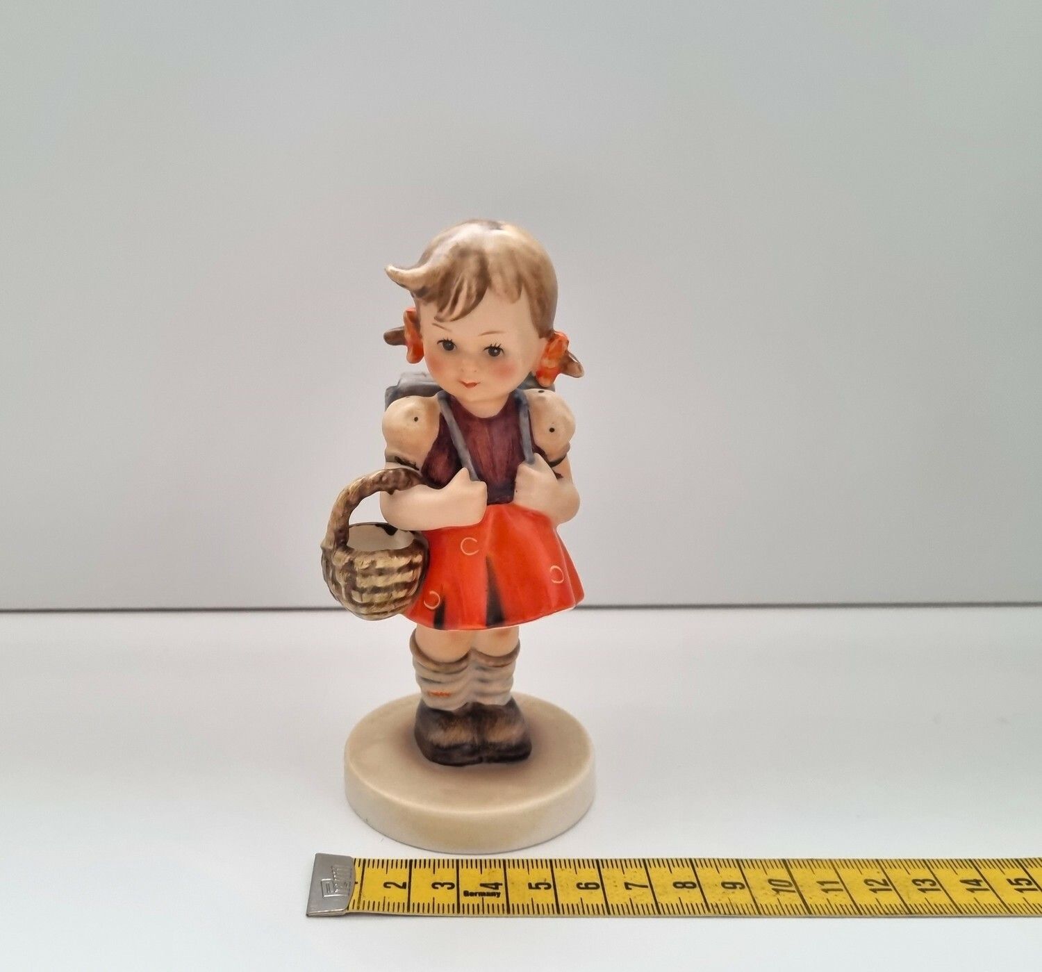 Goebel Hummel figurin - Skolflickan