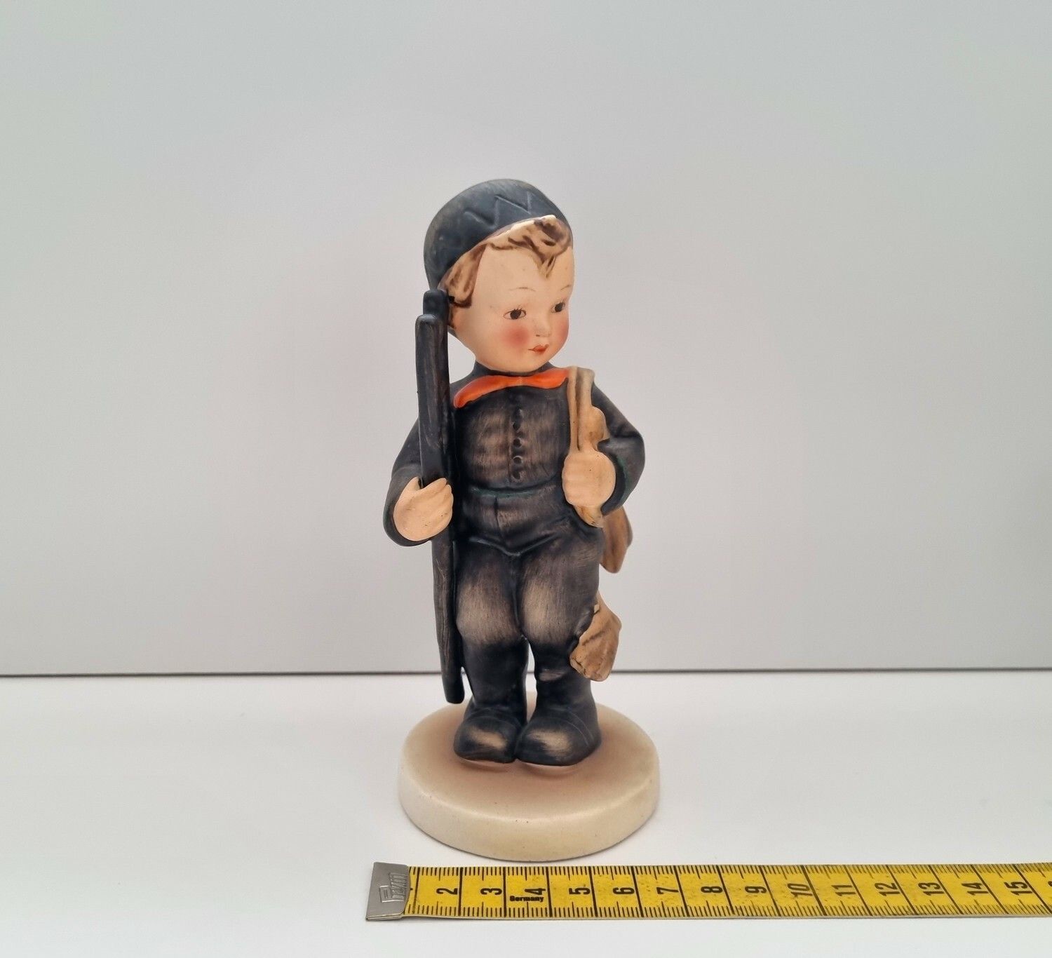 Goebel Hummel figurin - Sotarpojken