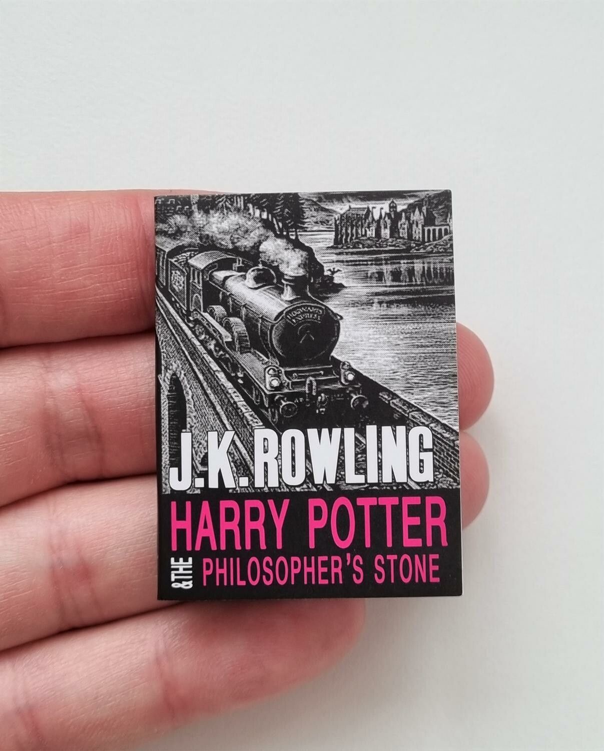 1 st Miniatyrbok, minibok för tittskåp / dockskåp med mera (bok 17)