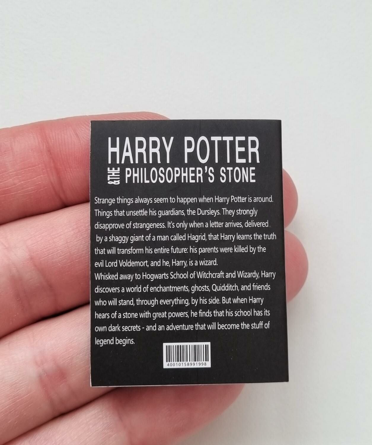 1 st Miniatyrbok, minibok för tittskåp / dockskåp med mera (bok 17)