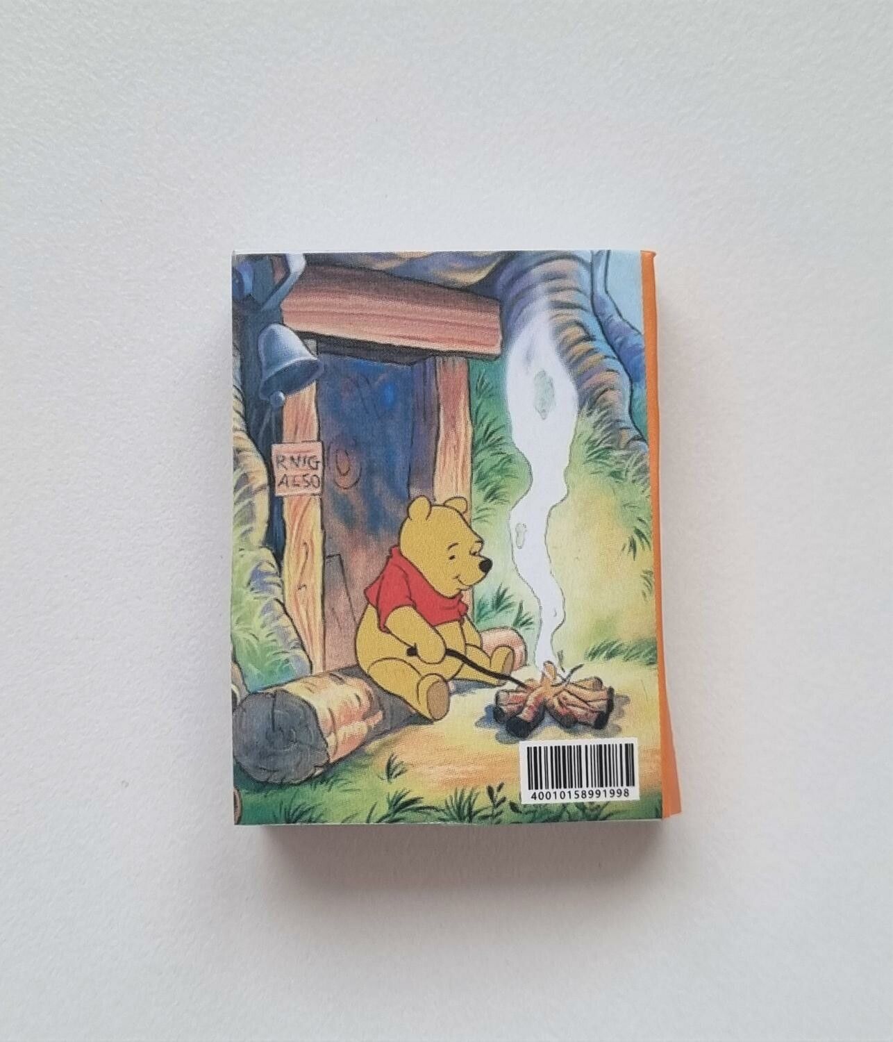 1 st Miniatyrbok, minibok för tittskåp / dockskåp med mera (bok 9)