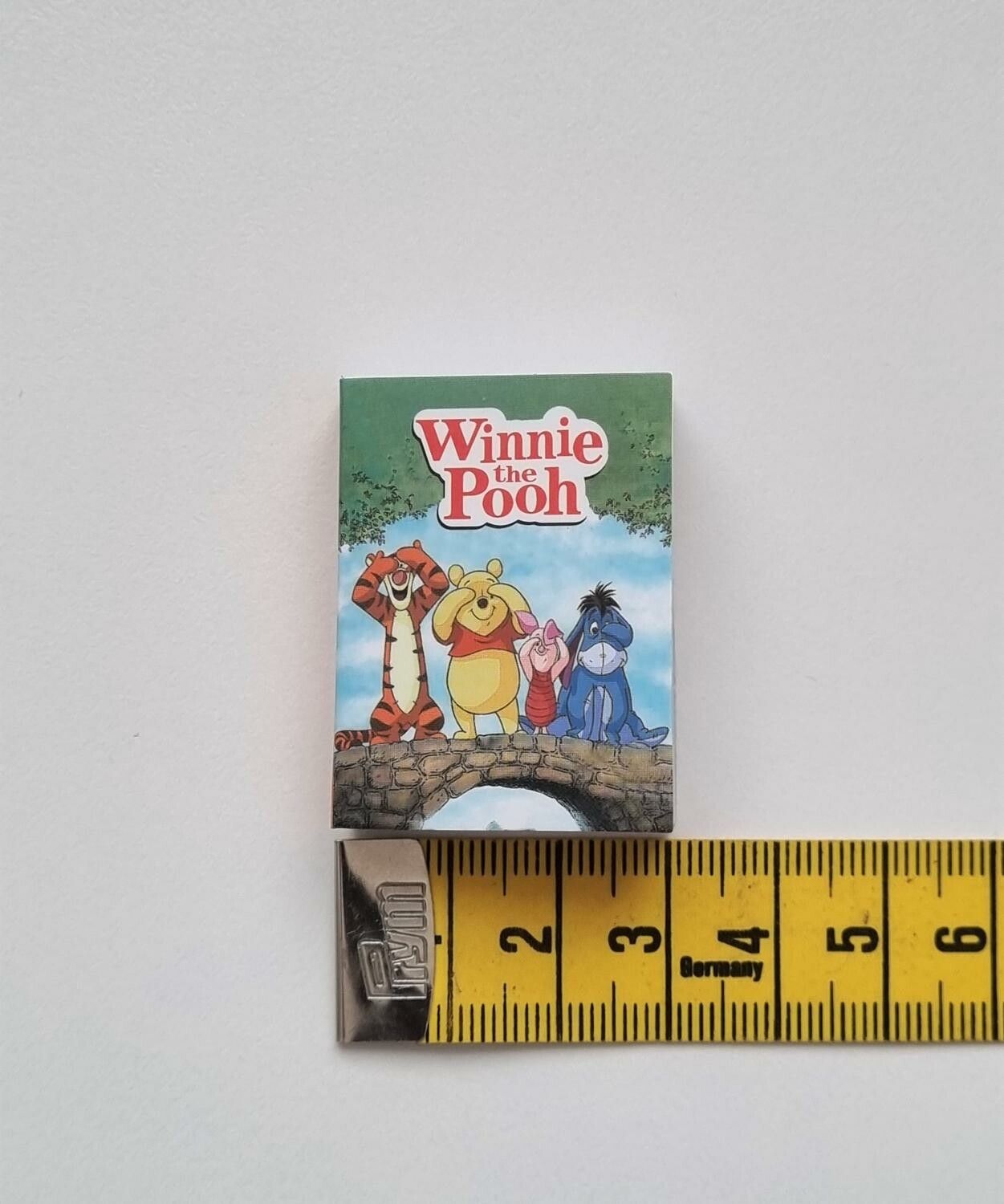 1 st Miniatyrbok, minibok för tittskåp / dockskåp med mera (bok 9)