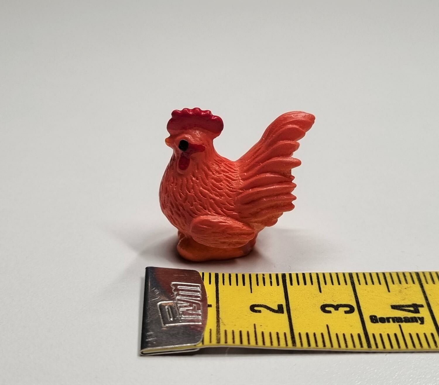 Höna, minihöna. Miniatyr för dockskåp, tittskåp med mera