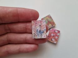 4 st böcker, miniböcker till dockskåp dockhus tittskåp