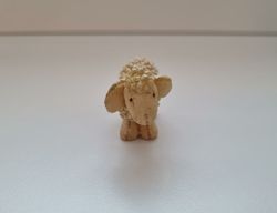 Ståendes litet får, miniatyr figurin (cremefärgat)