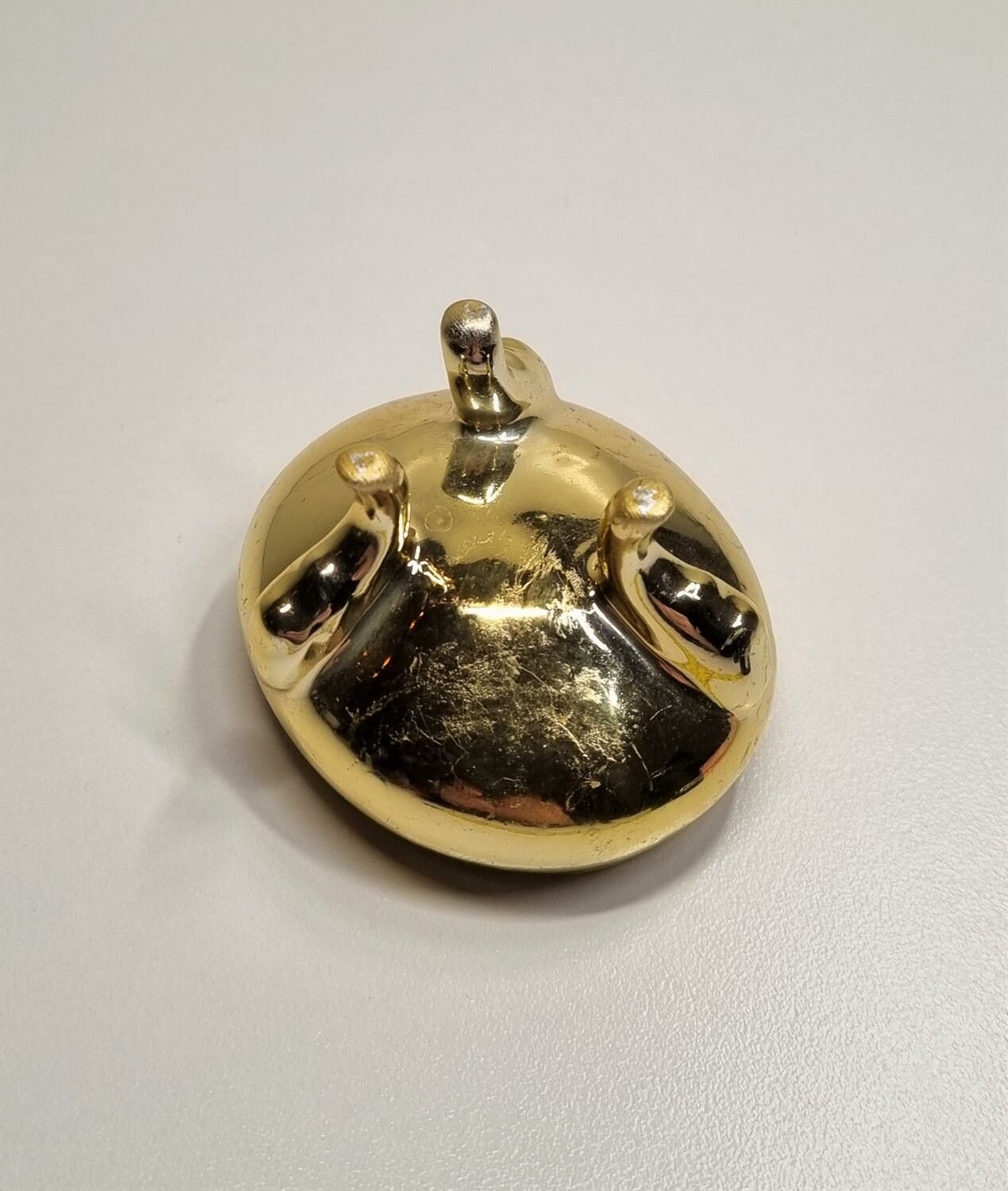 Guldfärgat badkar med tre ben. Miniatyr till dockskåp, tittskåp med mera