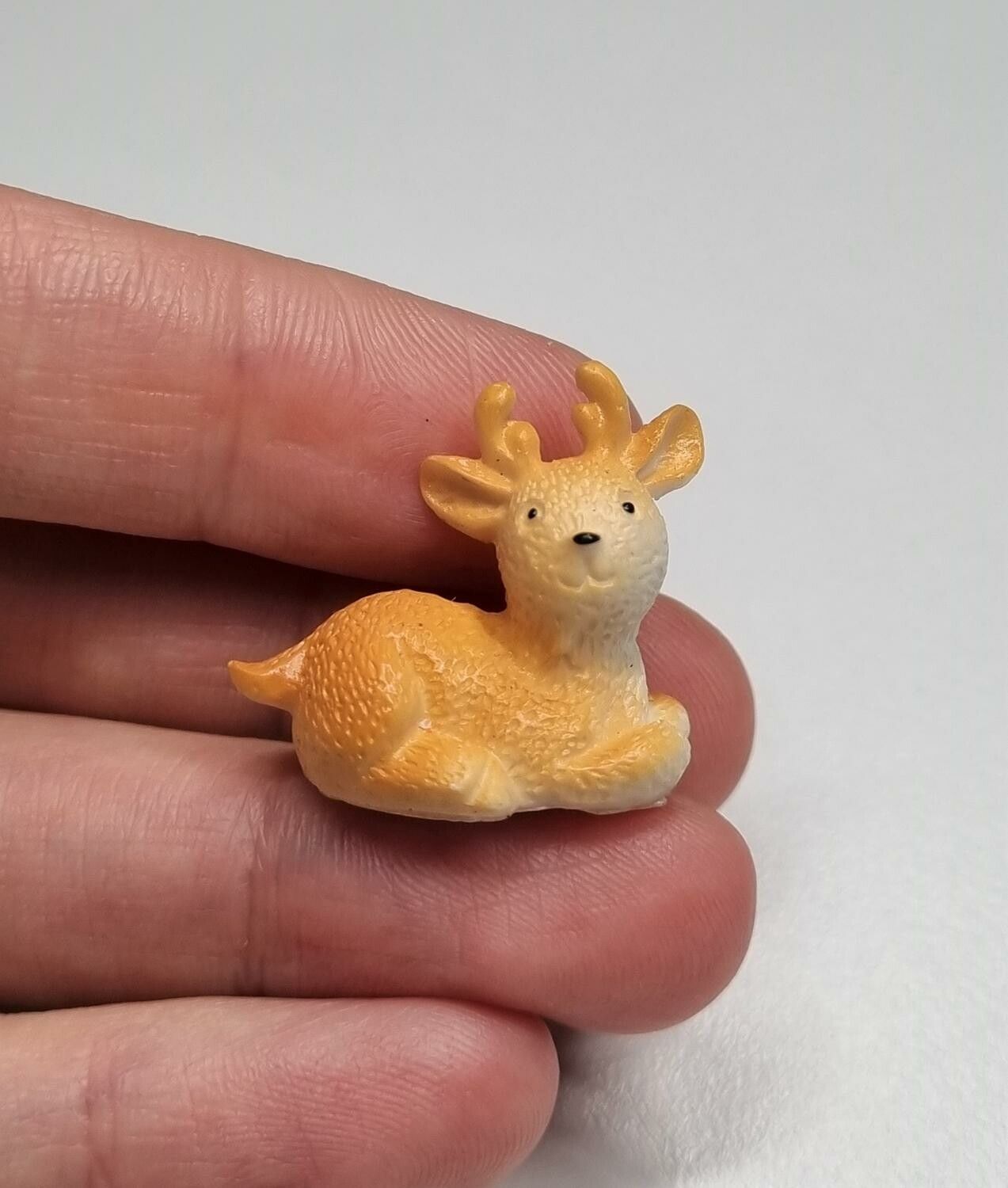 Rådjur, minirådjur. Miniatyr för dockskåp, tittskåp med mera