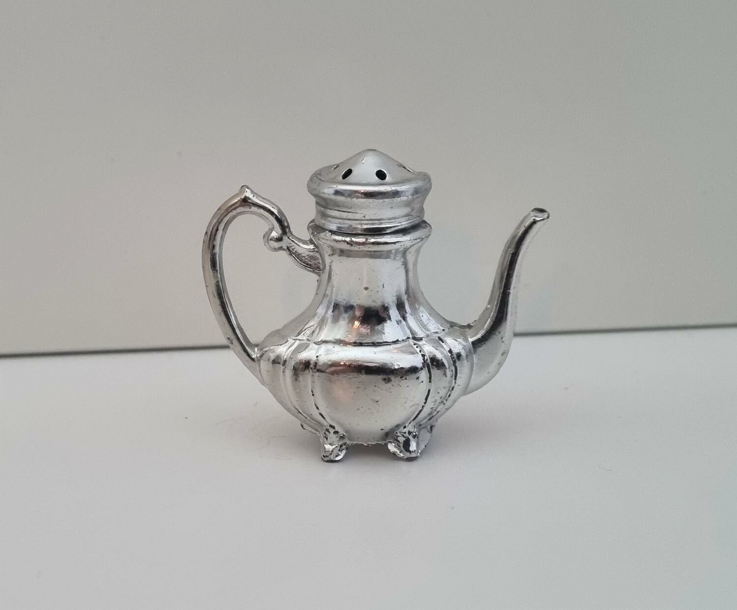 Saltkar i form av en kanna / minatyrkanna