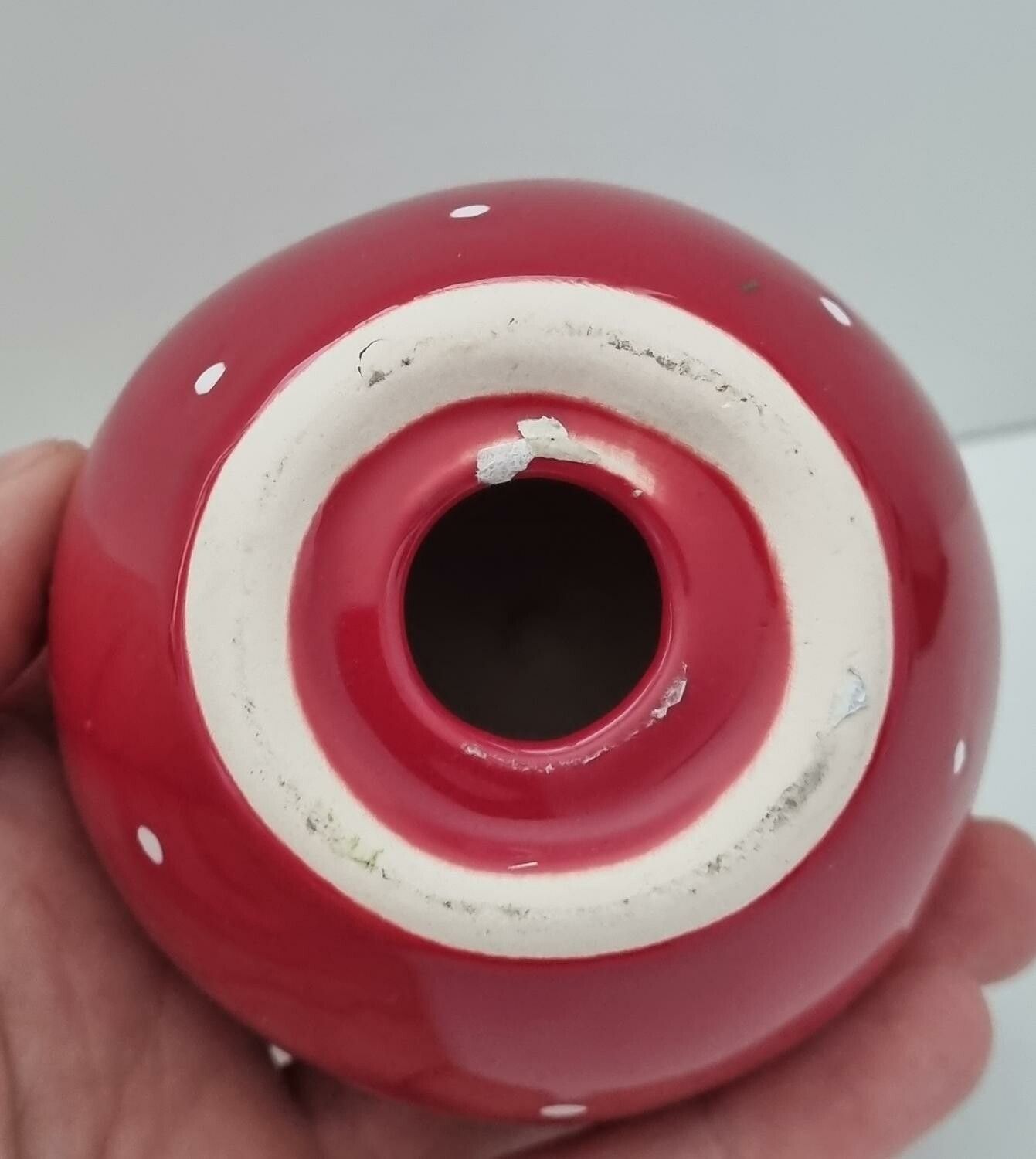 Prydnadsföremål, äpple i porslin / porslinsäpple med vita prickar
