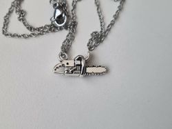 Halsband med motorsåg
