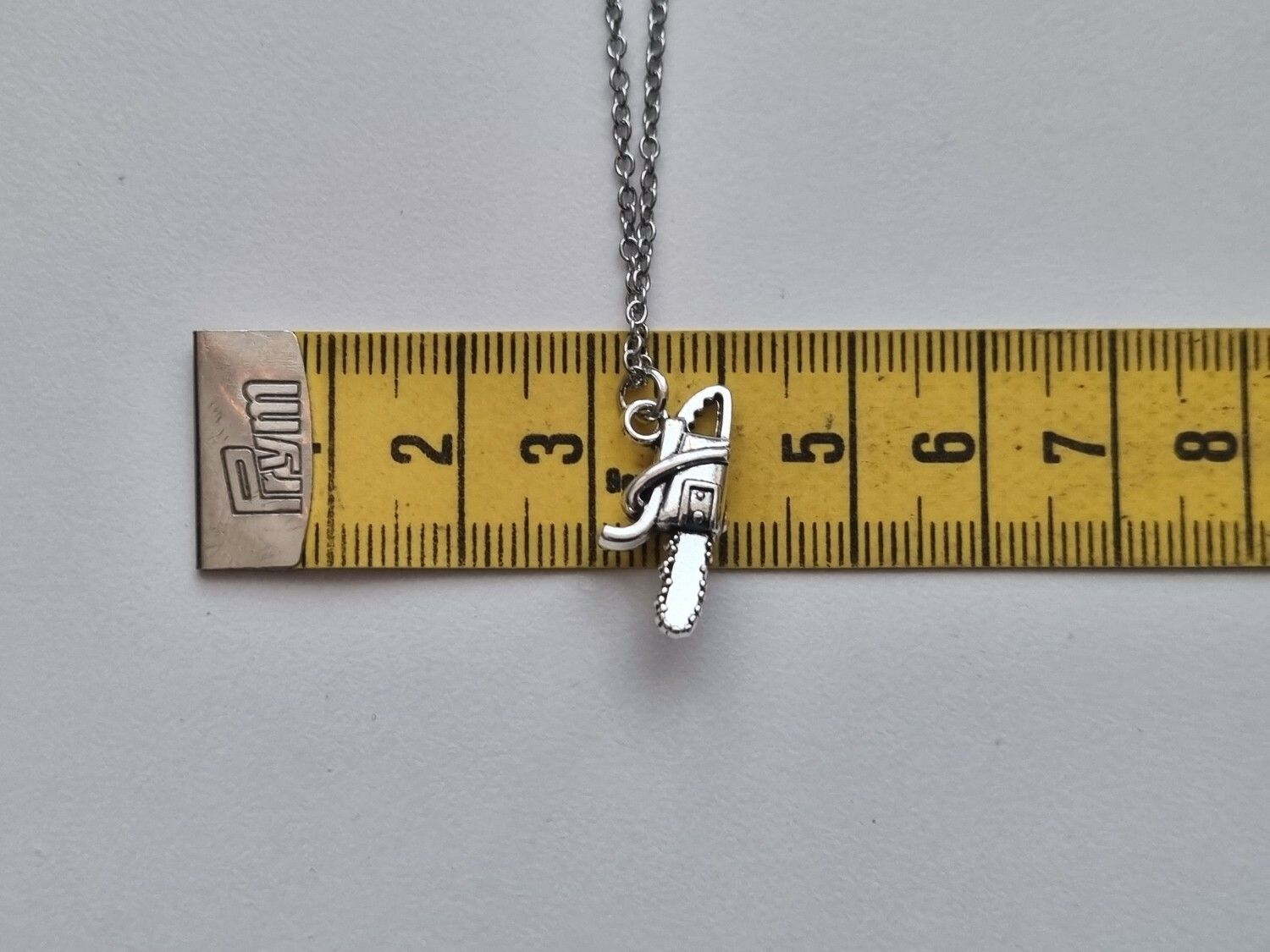 Halsband med motorsåg