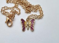 Halsband med fjäril