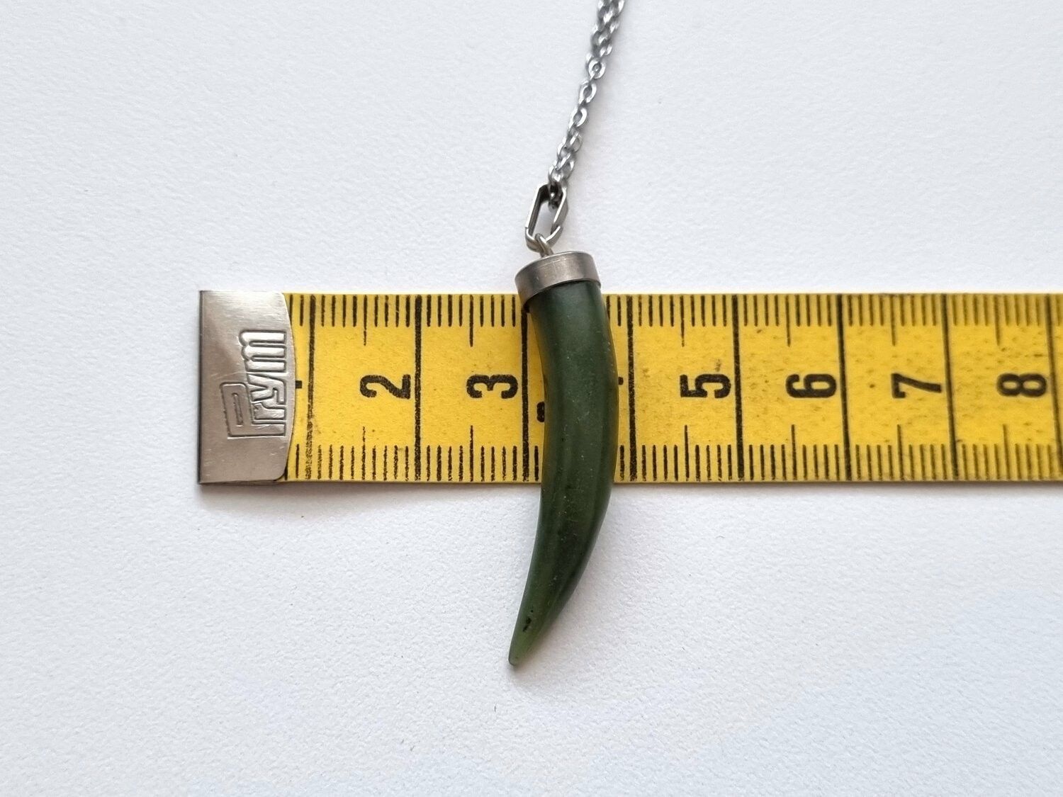 Halsband grön tand / jade tooth