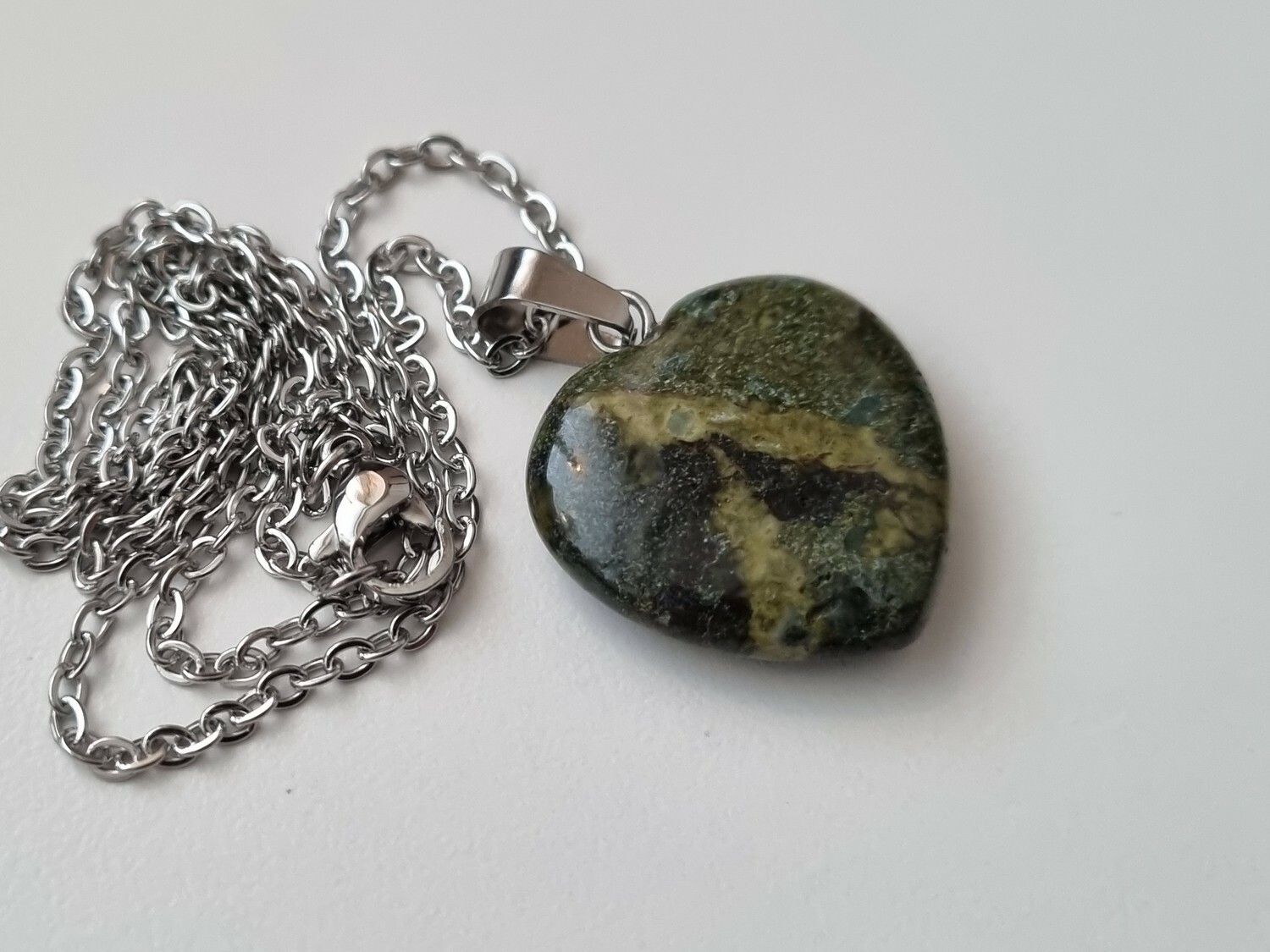 Halsband Hjärta i sten (grön/svart)