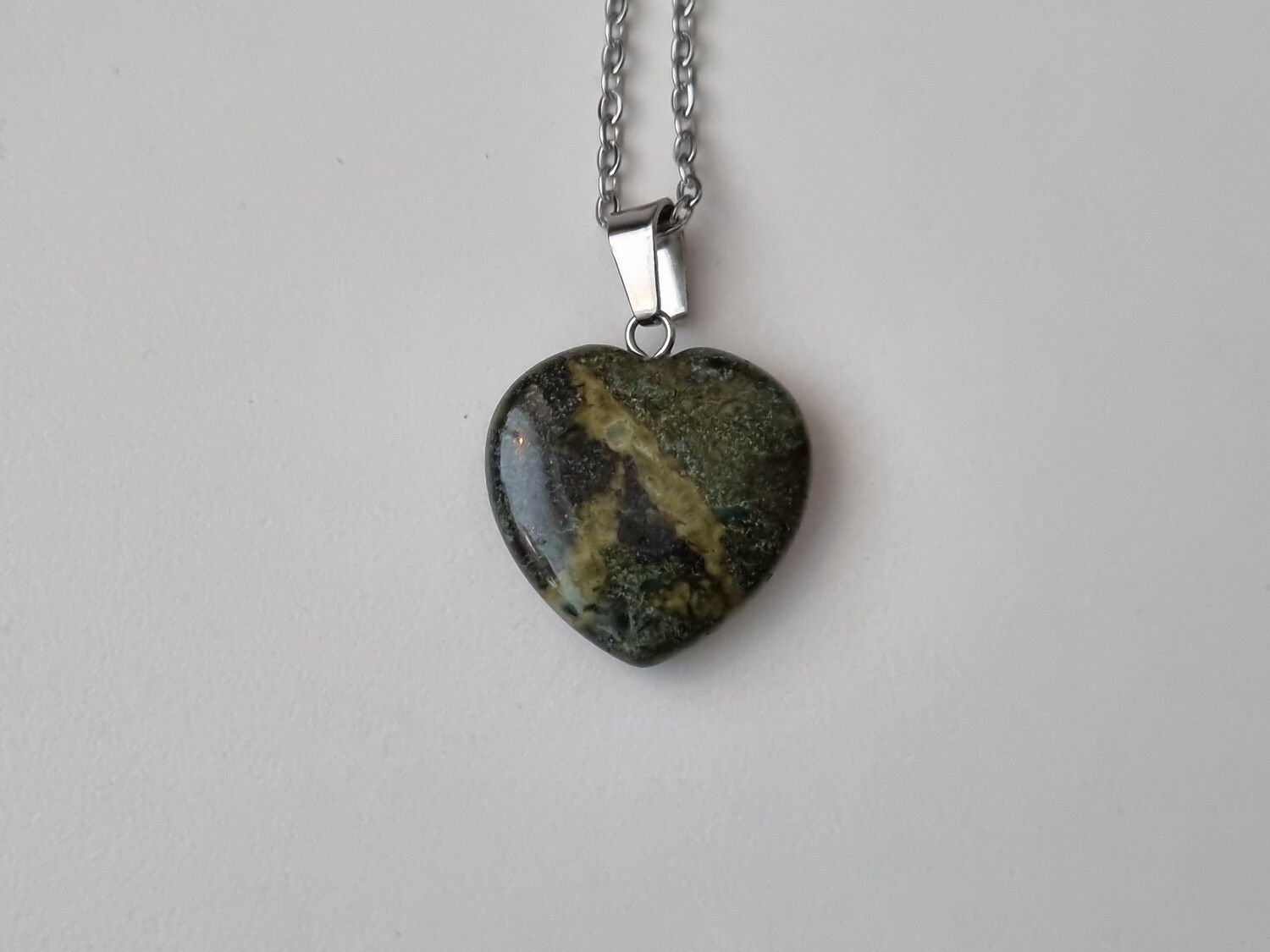 Halsband Hjärta i sten (grön/svart)