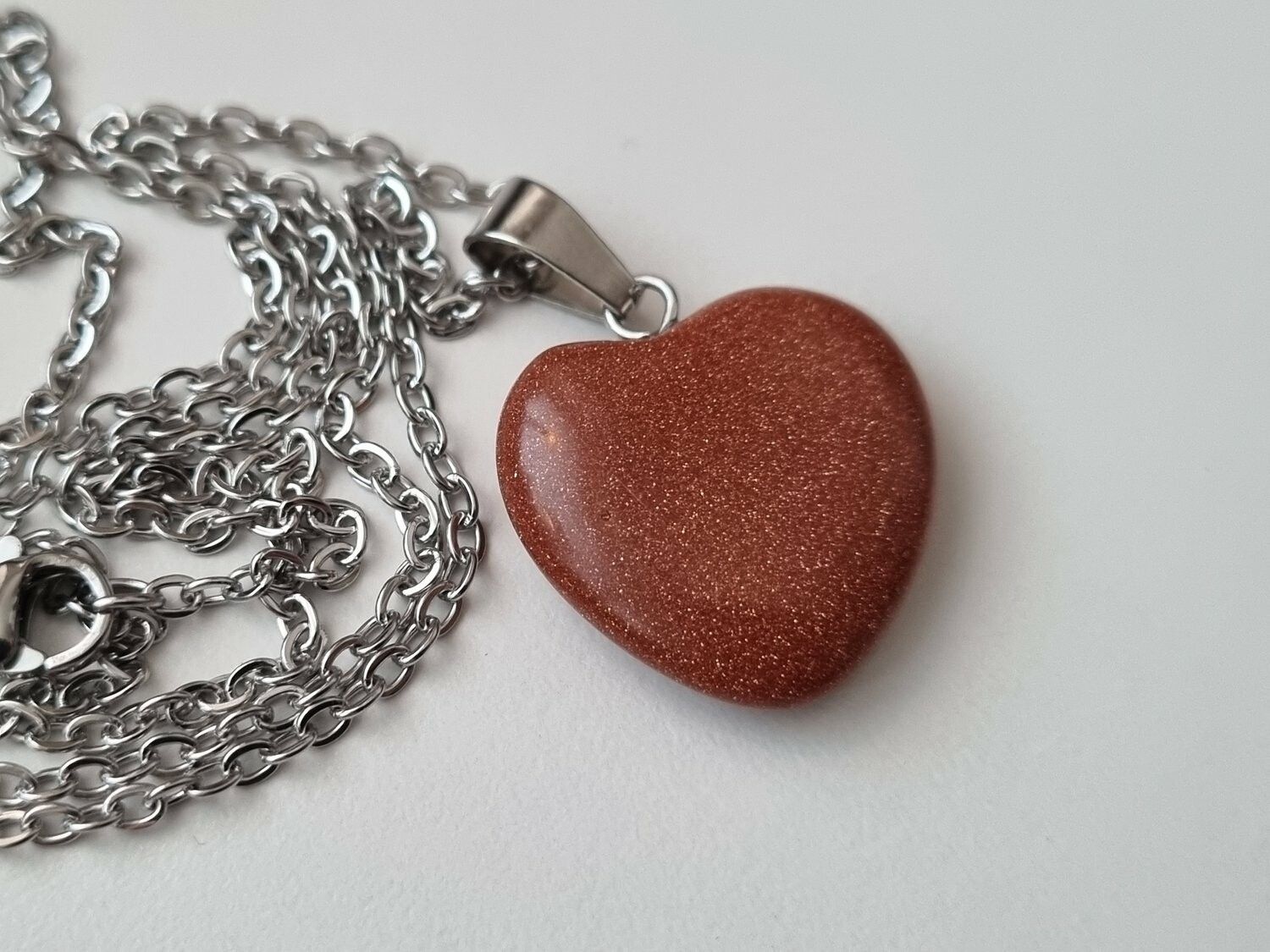 Halsband Hjärta i sten (rostbrunt)