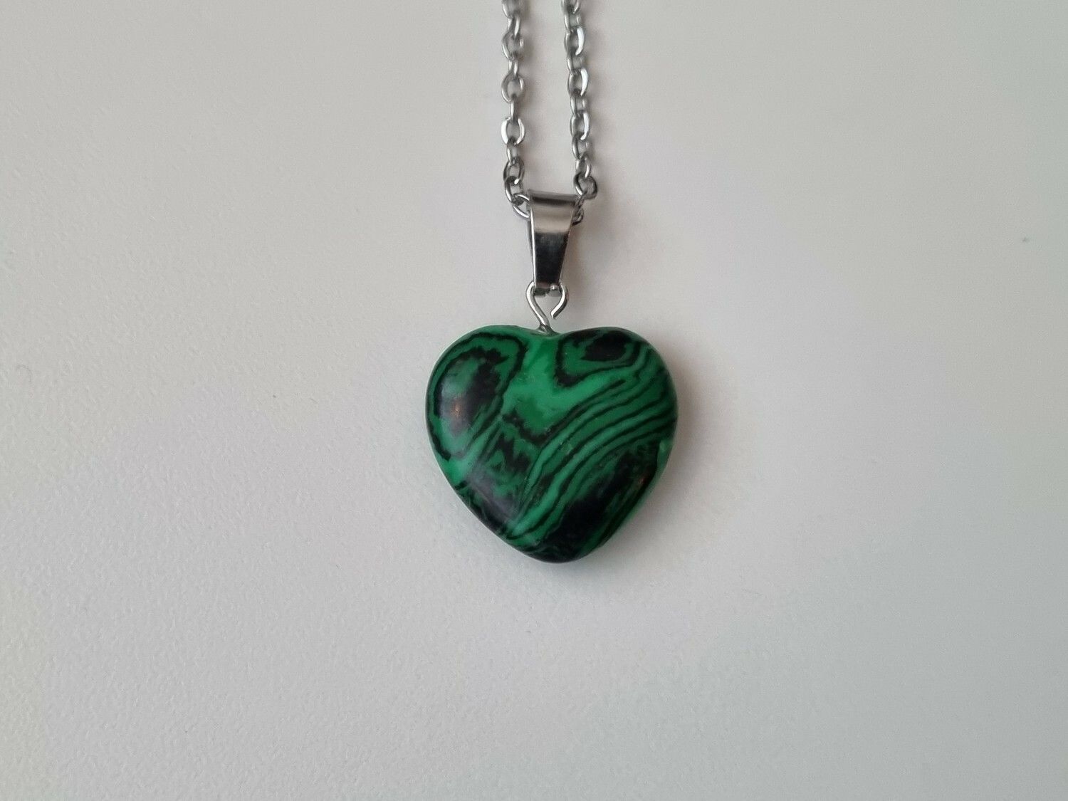 Halsband Hjärta i sten (grön/svart)
