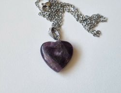 Halsband Hjärta i sten (svart/lila)