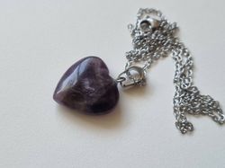 Halsband Hjärta i sten (svart/lila)