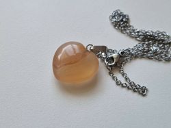 Halsband Hjärta i sten (orange)