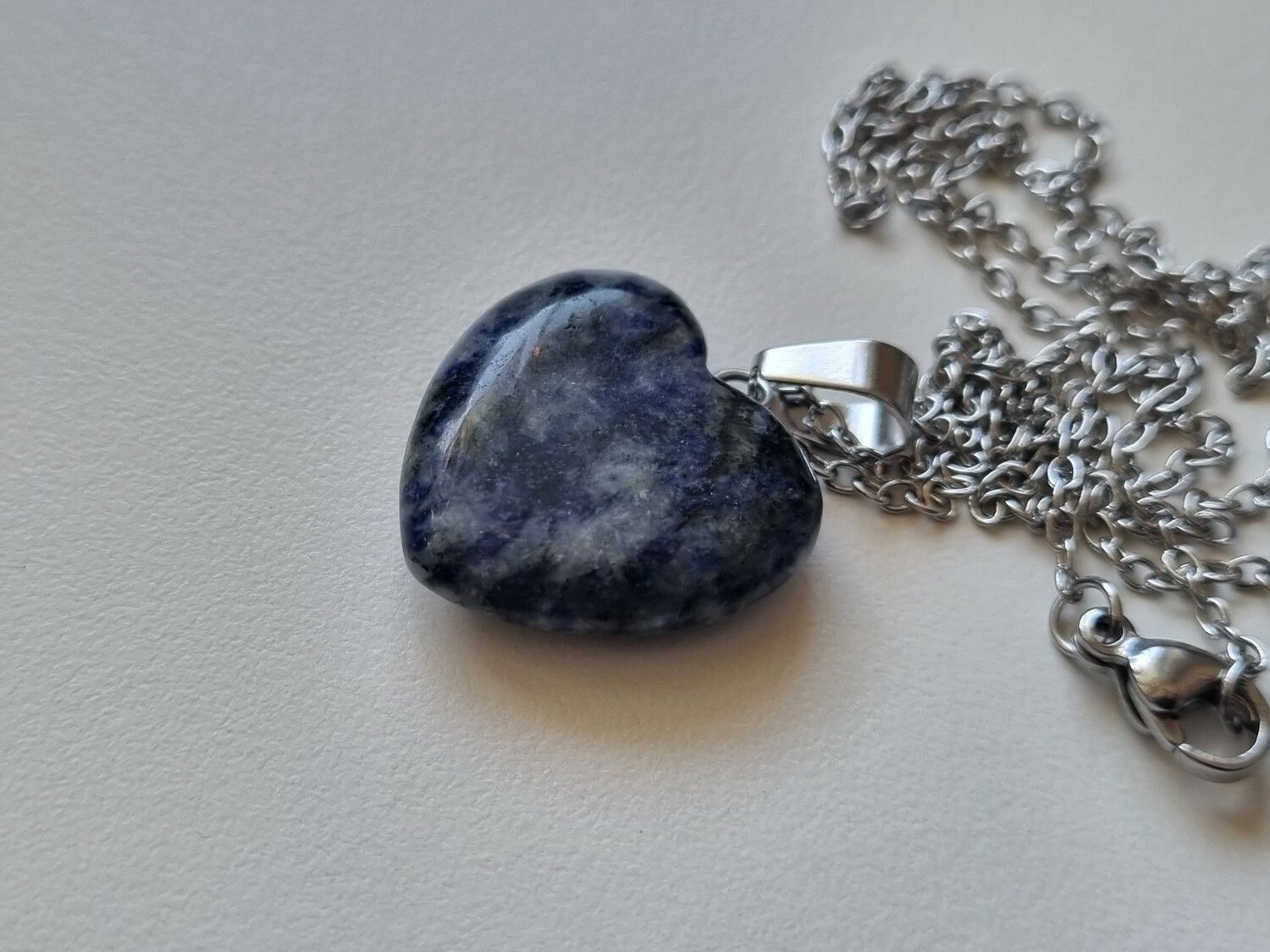 Halsband Hjärta i sten (blandade färger)