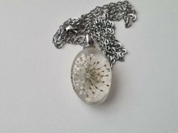 Halsband med oval glasberlock (vit)