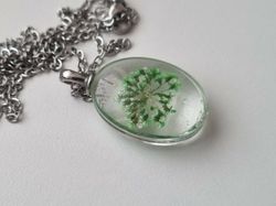 Halsband med oval glasberlock (grön)