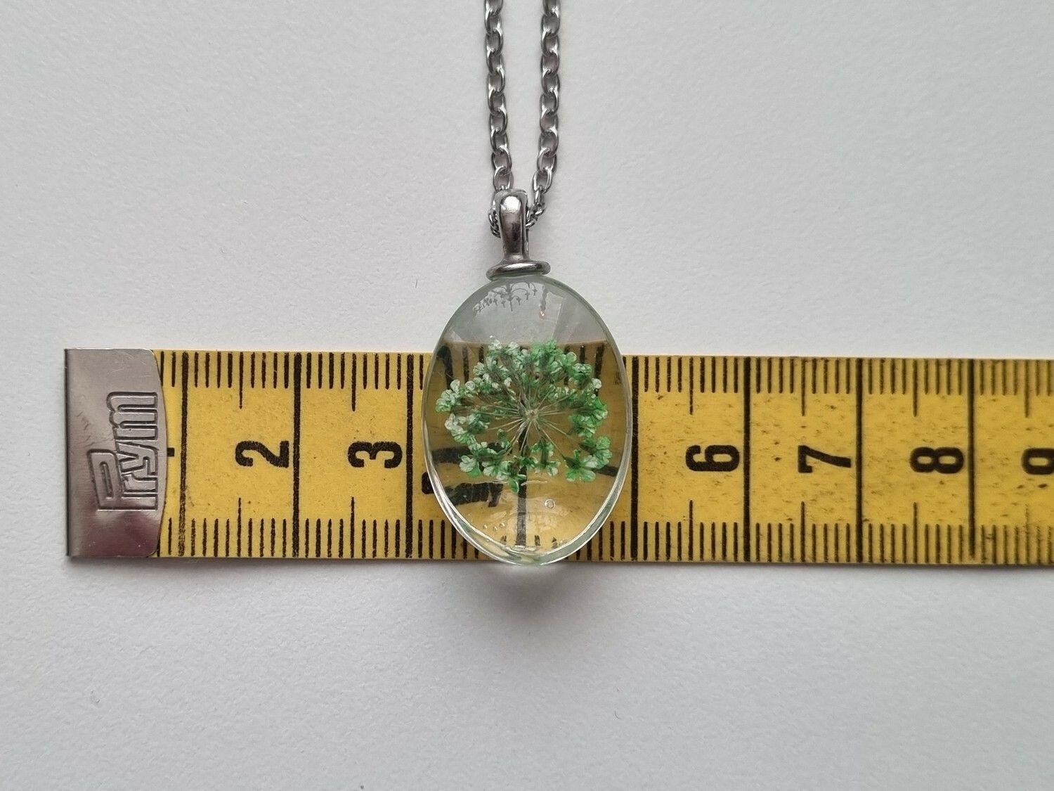 Halsband med oval glasberlock (grön)