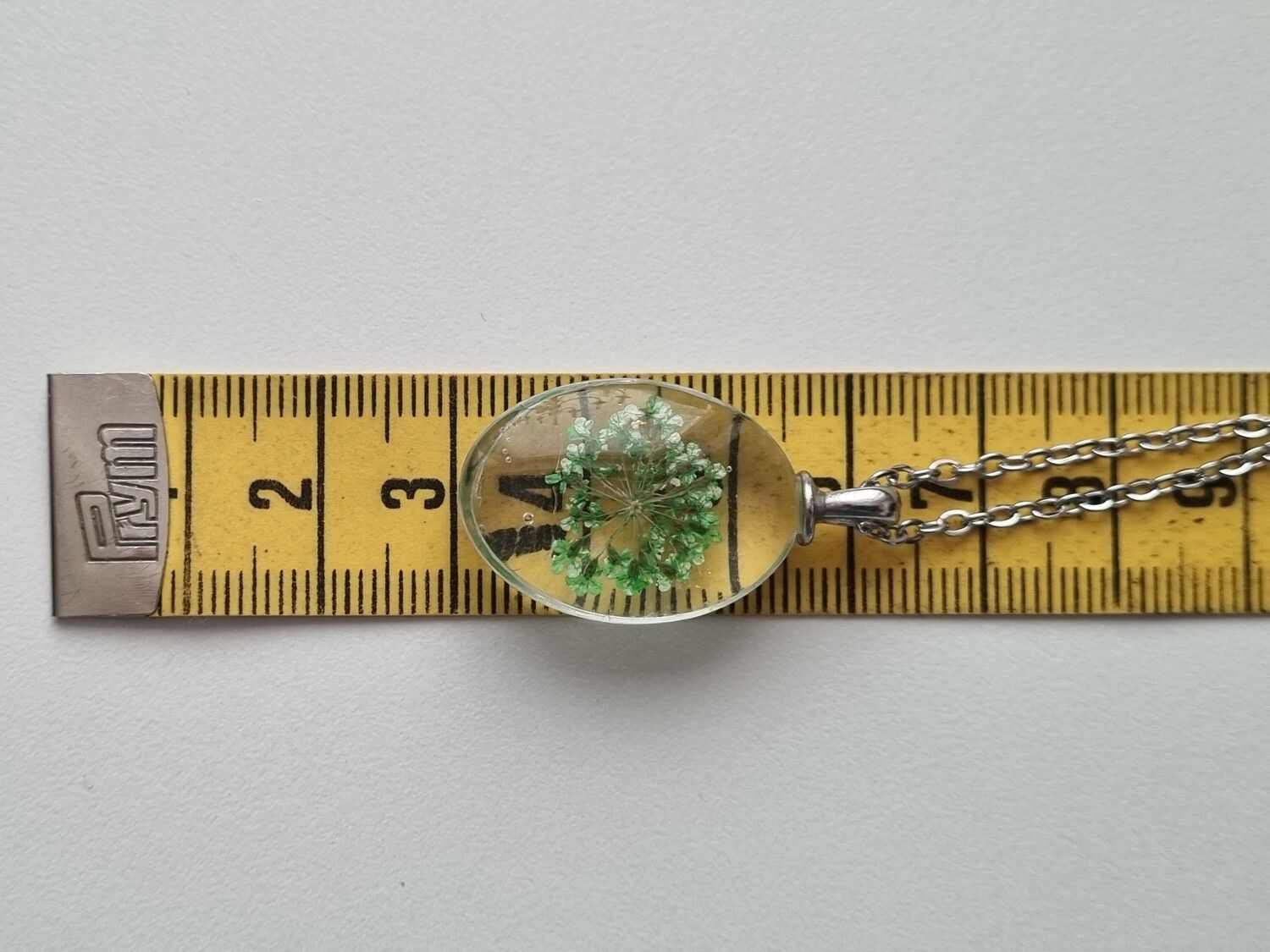 Halsband med oval glasberlock (grön)