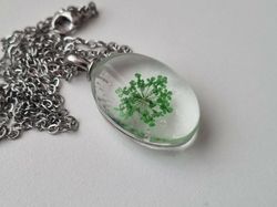 Halsband med oval glasberlock (grön)