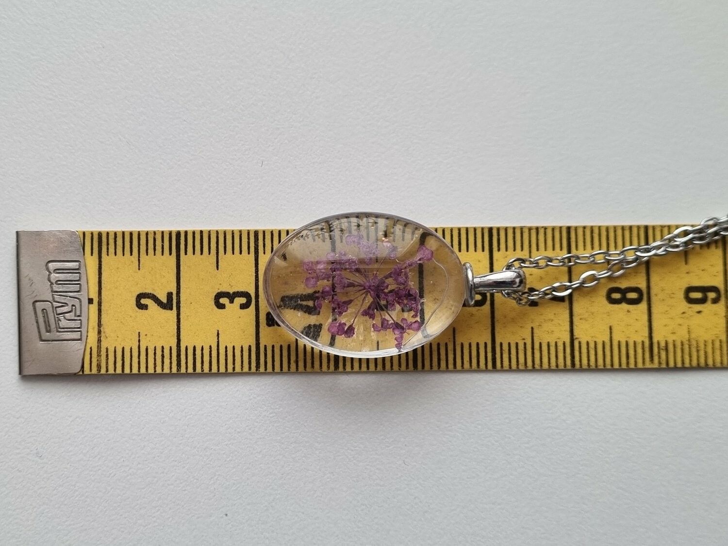 Halsband med oval glasberlock (lila)