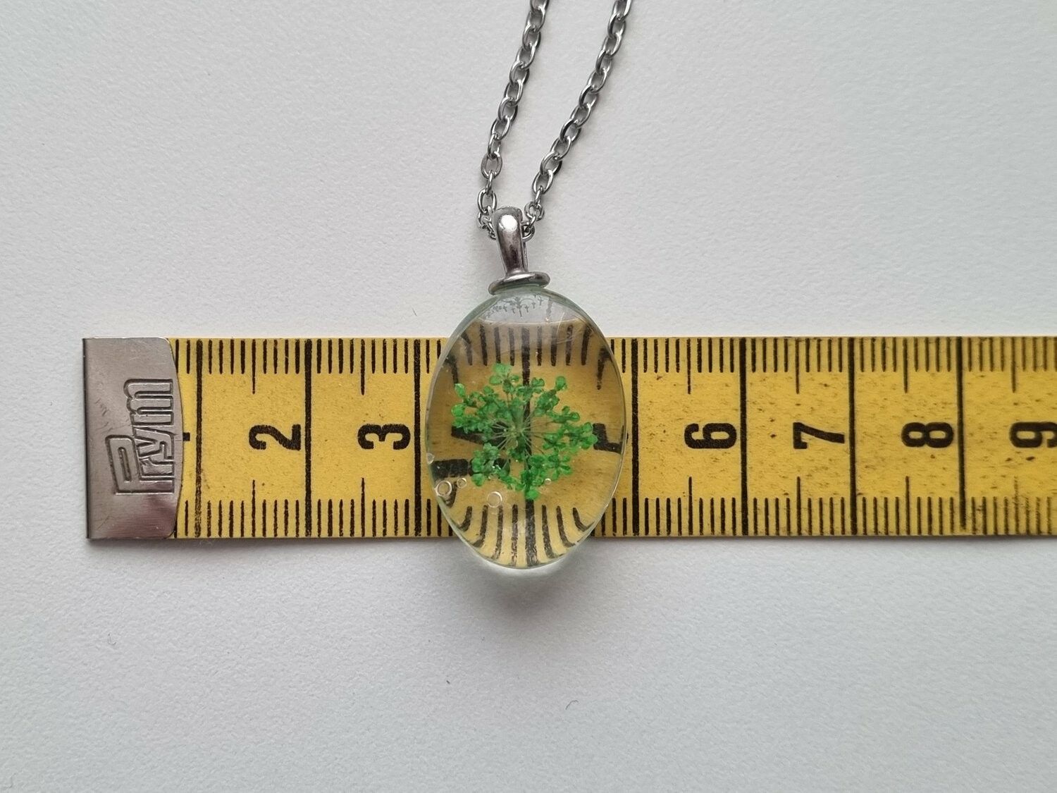 Halsband med oval glasberlock (grön)
