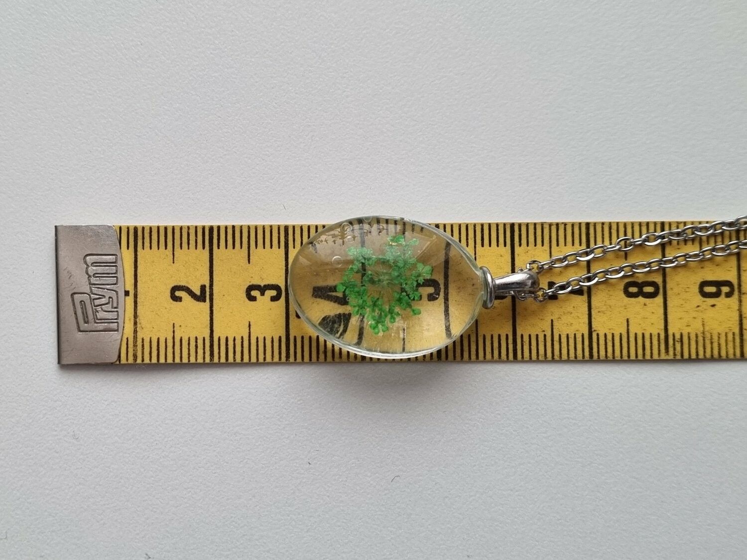 Halsband med oval glasberlock (grön)