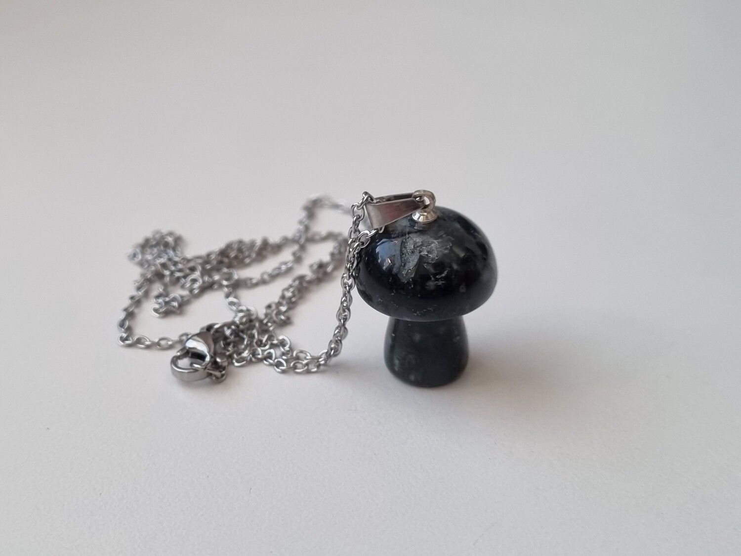 Halsband Svamp i sten (svart)
