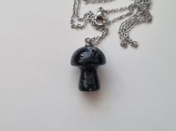 Halsband Svamp i sten (svart)