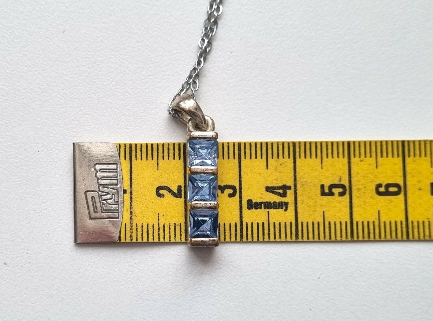 Halsband rektangel med blåa stenar