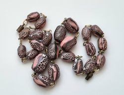 Halsband med rosa/svarta pärlor