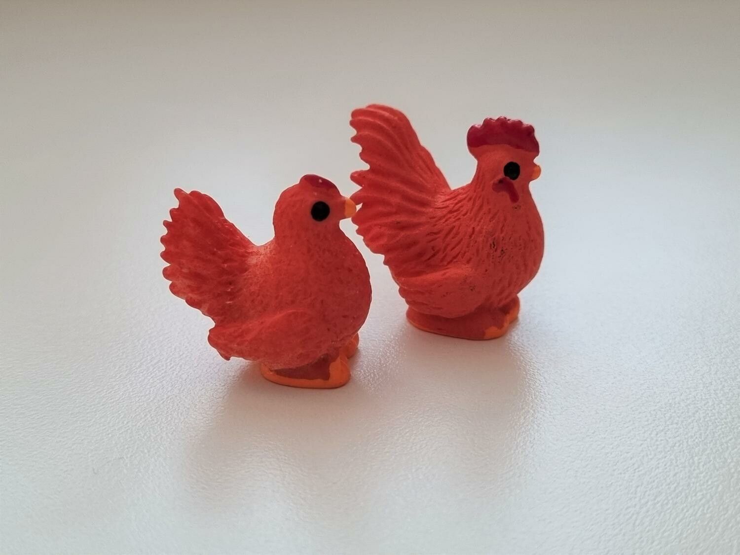 Tupp och höna. Miniatyrer / figuriner för dockskåpet, tittskåp mm